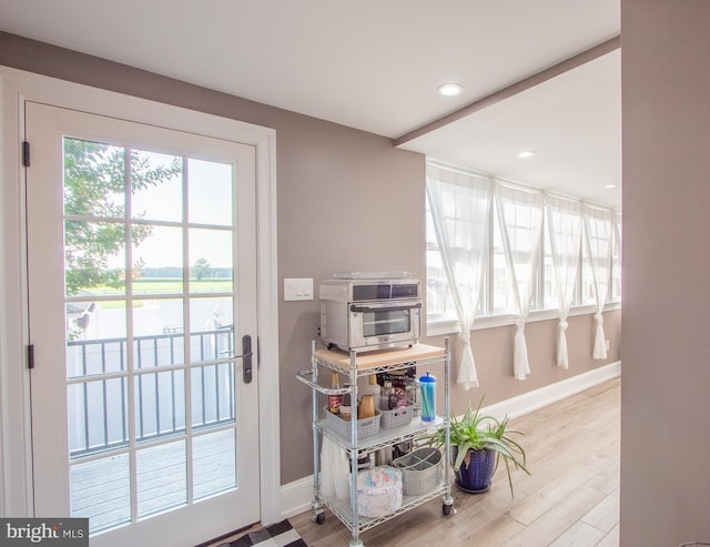 entryway featuring recessed lighting, light wood-type flooring, and baseboards