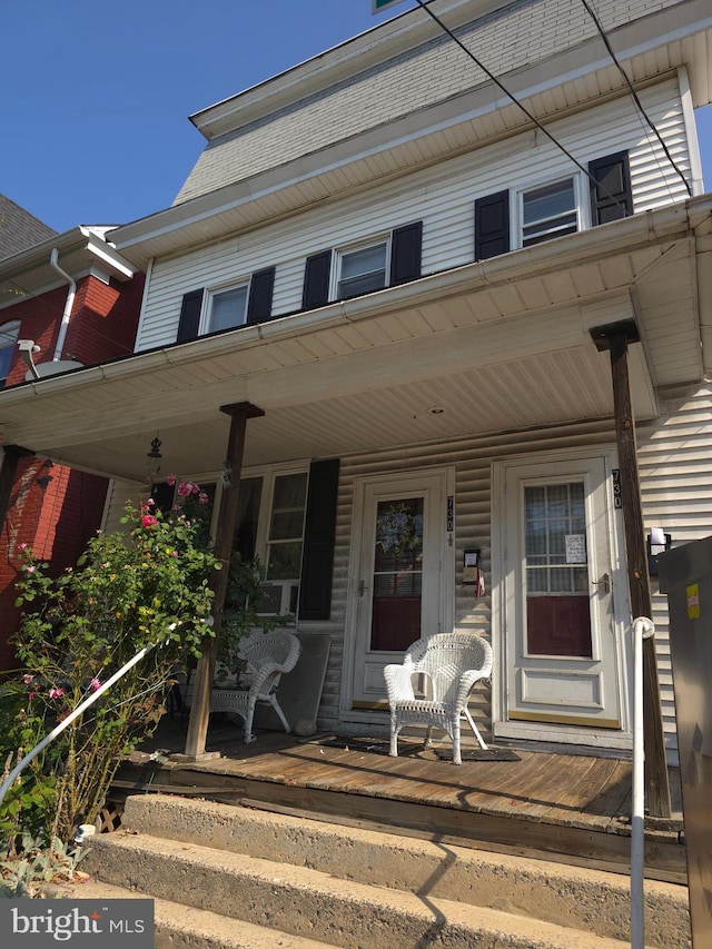 view of front of house featuring a porch