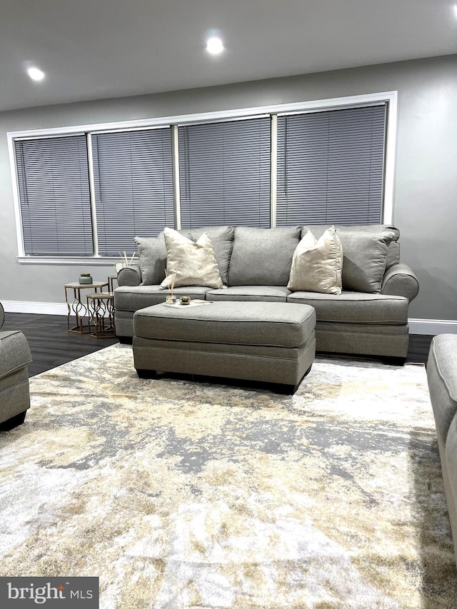 living room featuring recessed lighting, baseboards, and wood finished floors