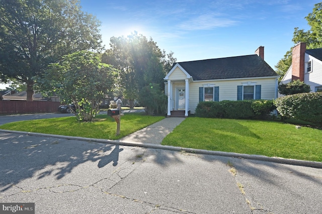 view of front of house featuring a front yard