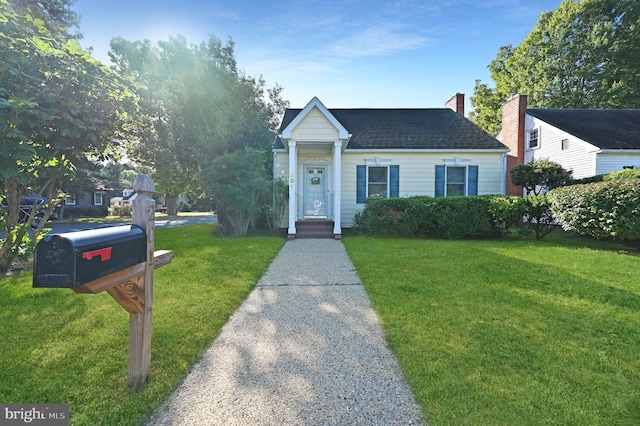 bungalow featuring a front yard