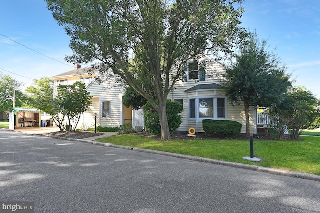 view of front of property with a front lawn