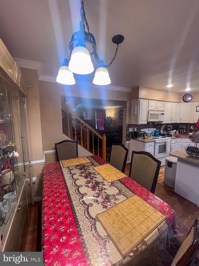 dining space with crown molding