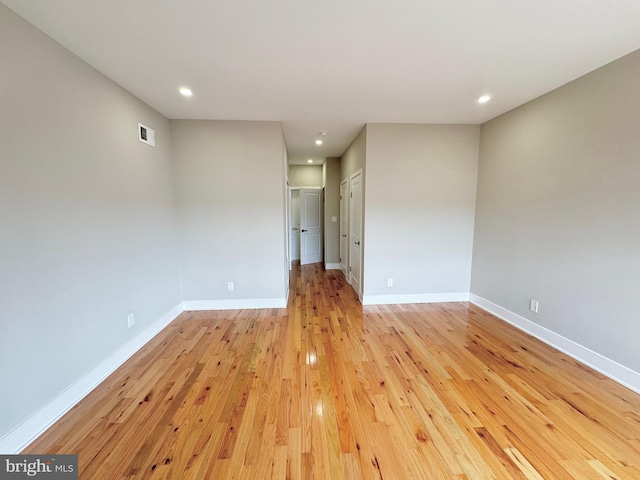 spare room featuring light wood-style flooring, recessed lighting, visible vents, and baseboards