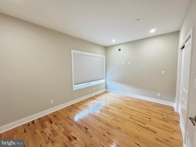 spare room featuring baseboards, recessed lighting, visible vents, and light wood-style floors