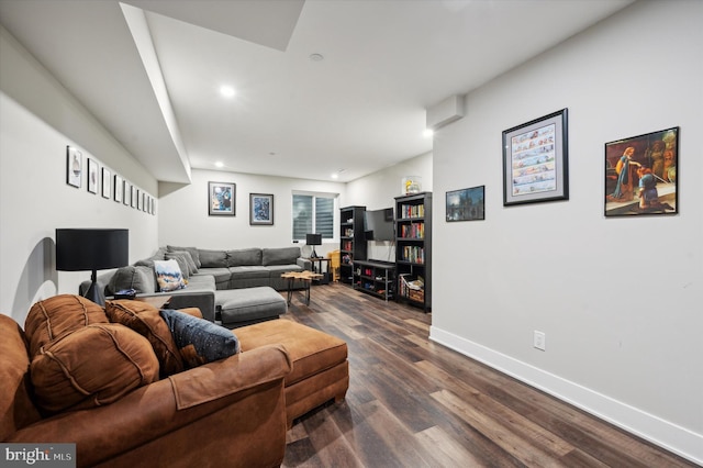 living room featuring dark wood-style floors, recessed lighting, and baseboards