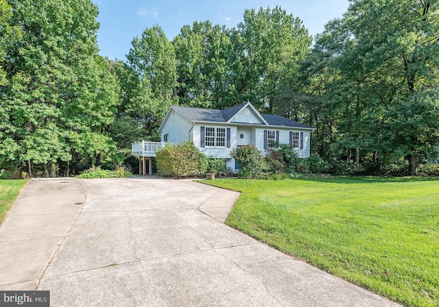 view of front of house with a front lawn