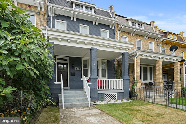 view of front of house with a front lawn and covered porch