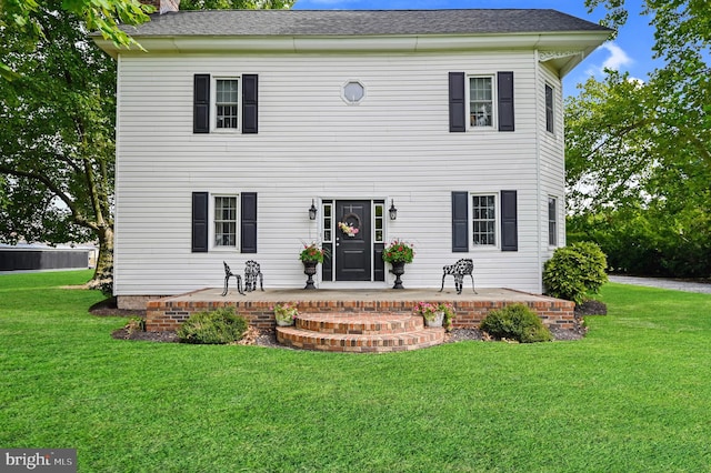 view of front of property with a front yard