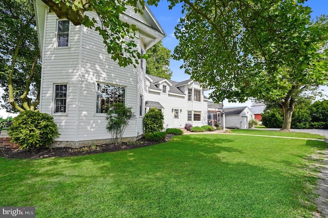 view of front of home with a front lawn