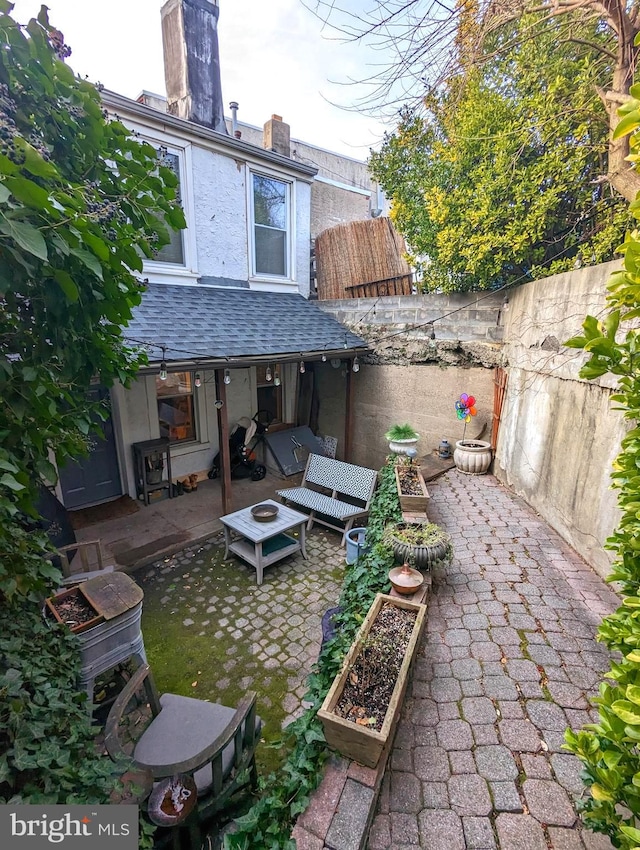 view of patio with outdoor lounge area