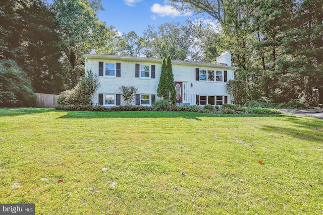 view of front of property with a front lawn