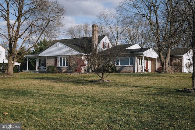 view of front of house with a front lawn