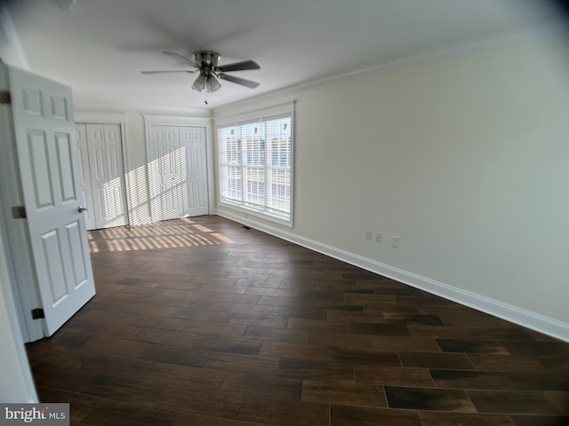 unfurnished room with dark wood-type flooring, ceiling fan, and ornamental molding