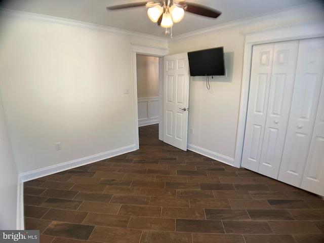 unfurnished bedroom featuring ceiling fan, ornamental molding, and a closet