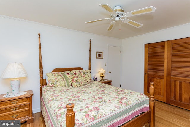 bedroom with ornamental molding, a closet, ceiling fan, and light hardwood / wood-style floors