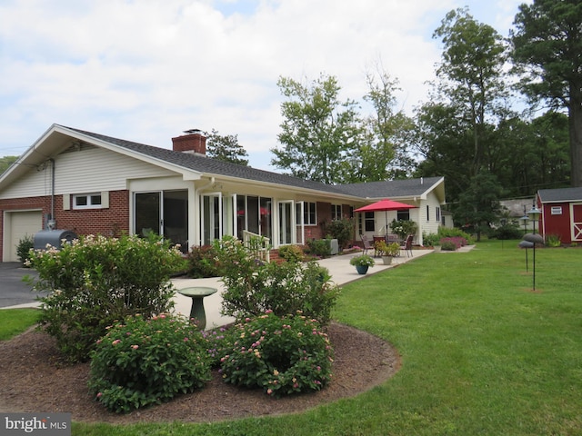 view of front of property with a front yard