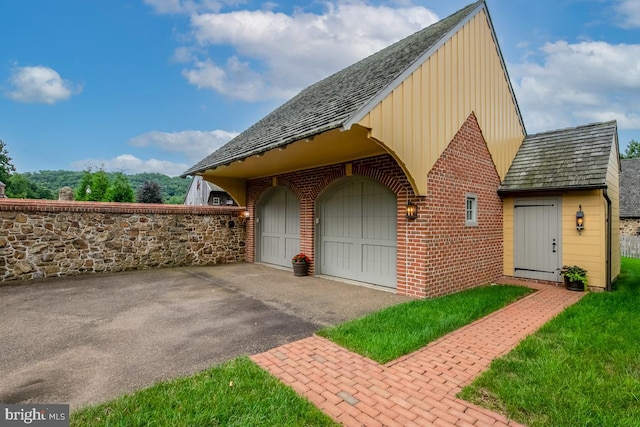 view of front of home featuring a garage