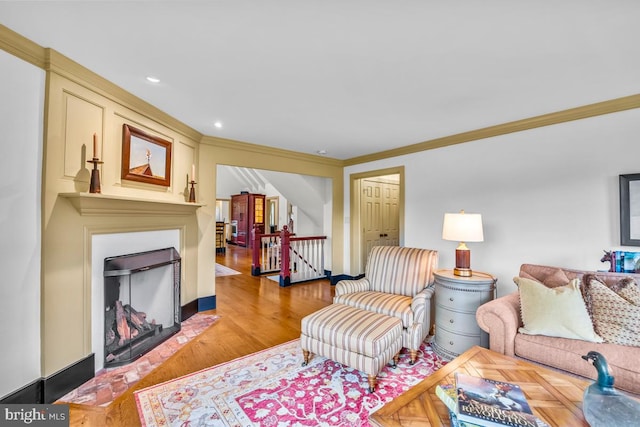 living room featuring light hardwood / wood-style flooring and crown molding