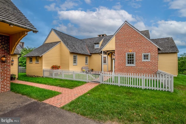 exterior space featuring a front yard