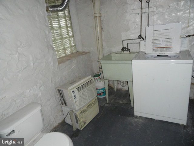 laundry room featuring washer / dryer