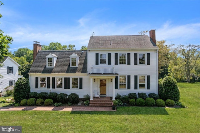 view of front of house featuring a front yard