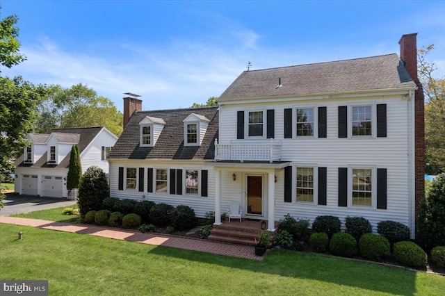 view of front of house featuring a front yard and a garage