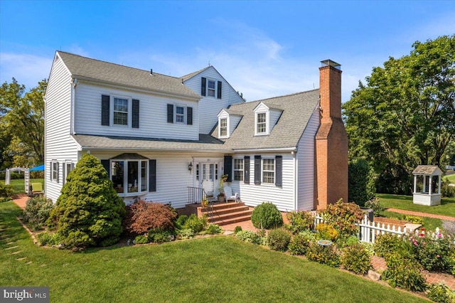 view of front of house with a front lawn