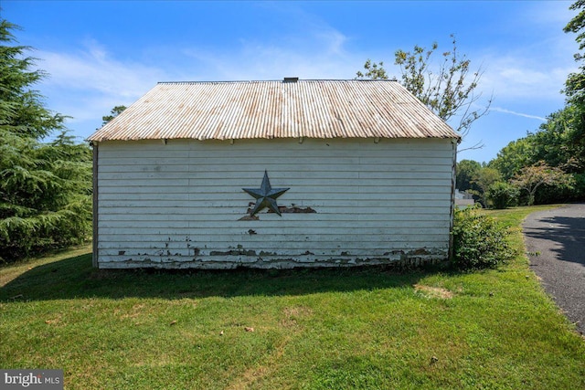 exterior space featuring a yard