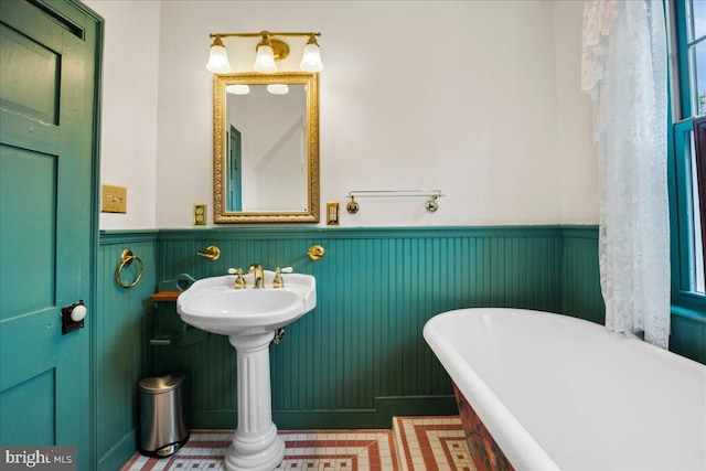 bathroom featuring a bathing tub