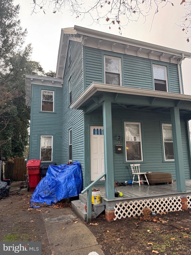 view of front facade with covered porch