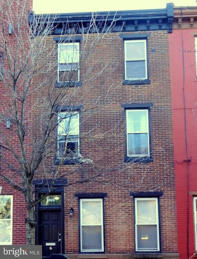 view of front facade