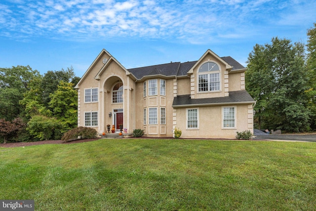 view of front of home featuring a front yard and stucco siding