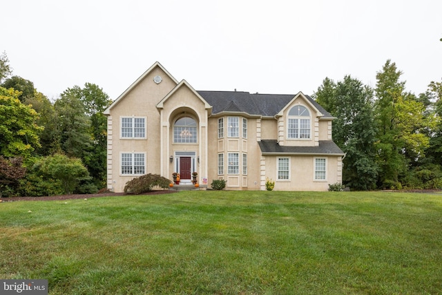 view of front of home featuring a front lawn