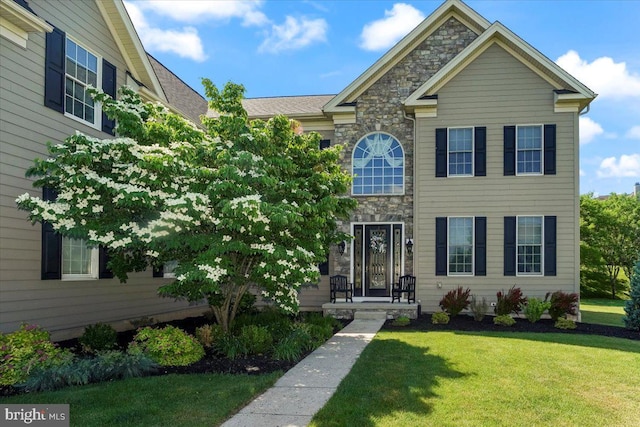 view of front facade with a front yard