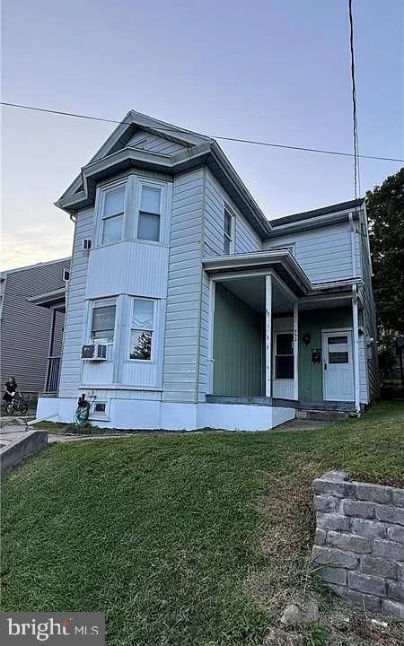 view of front of house with a front yard