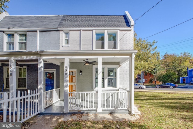 view of front of property featuring covered porch, a front yard, and ceiling fan