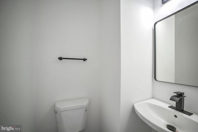 bathroom featuring toilet and sink