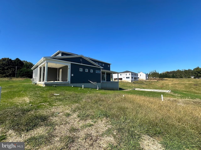 view of front of house with a front lawn