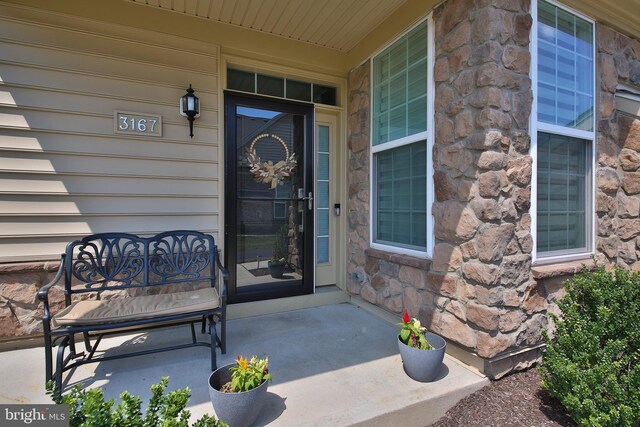 doorway to property with covered porch