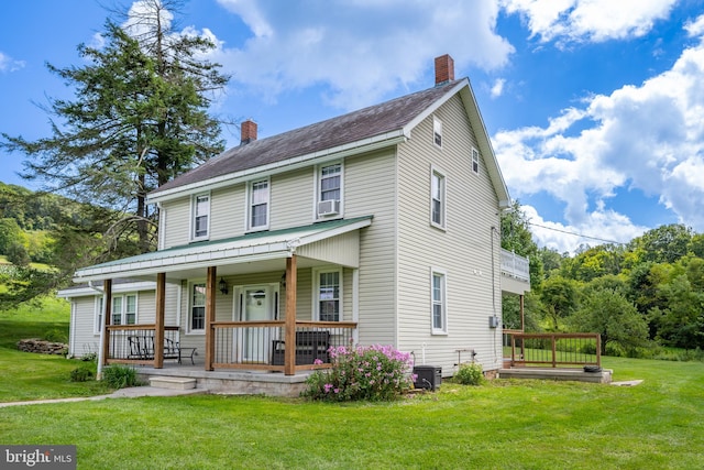 view of front facade featuring a front yard and a porch