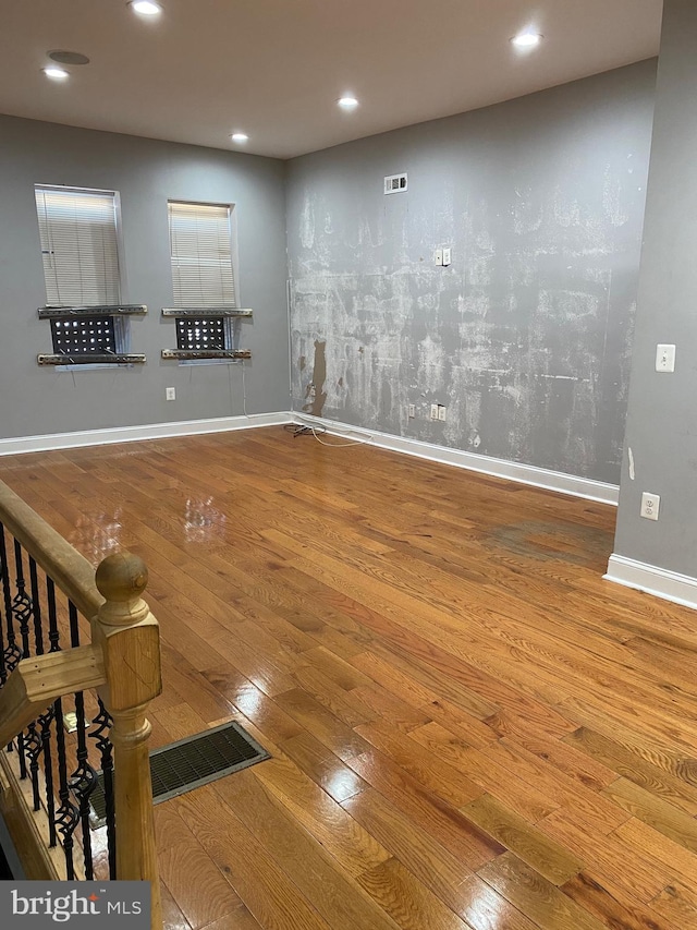 interior space featuring baseboards, visible vents, wood finished floors, and recessed lighting