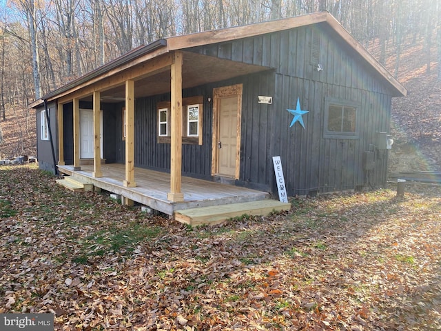 view of outbuilding