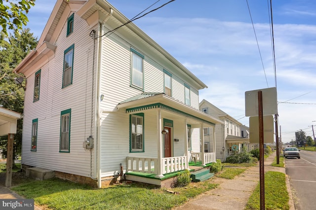 view of front of property featuring covered porch