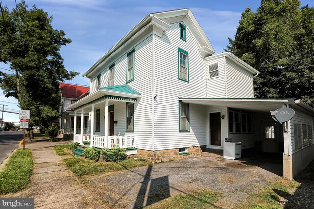 view of front of property with a carport and covered porch