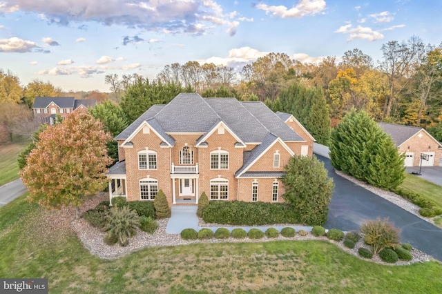 view of front of property with a front lawn