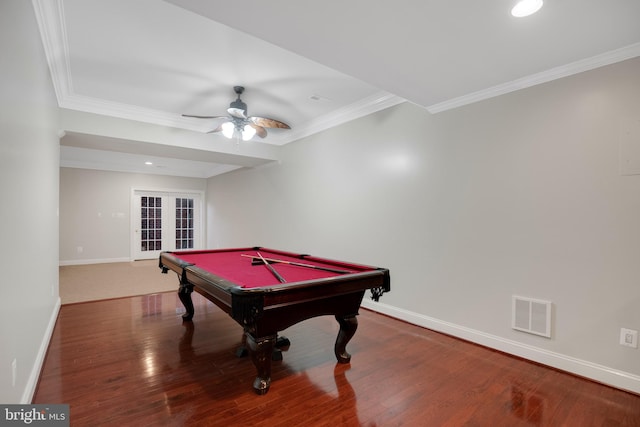 rec room featuring ceiling fan, wood-type flooring, billiards, and ornamental molding