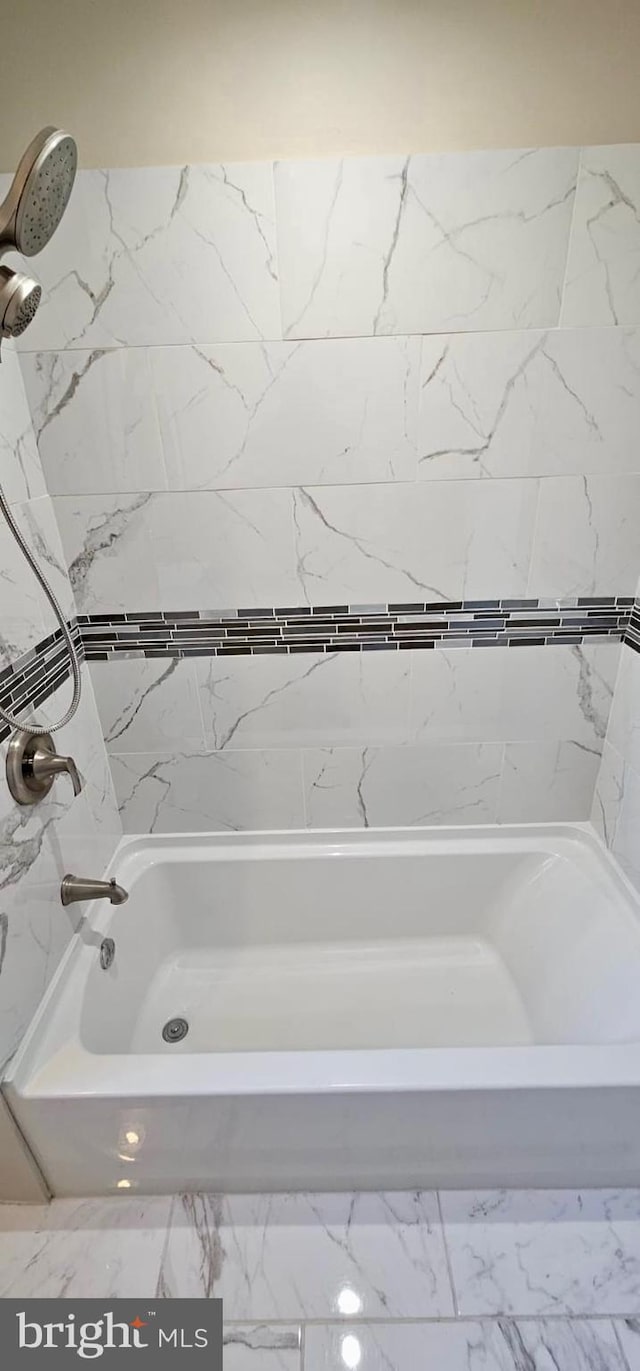 full bathroom with washtub / shower combination