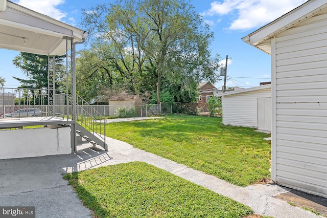 view of yard featuring a patio