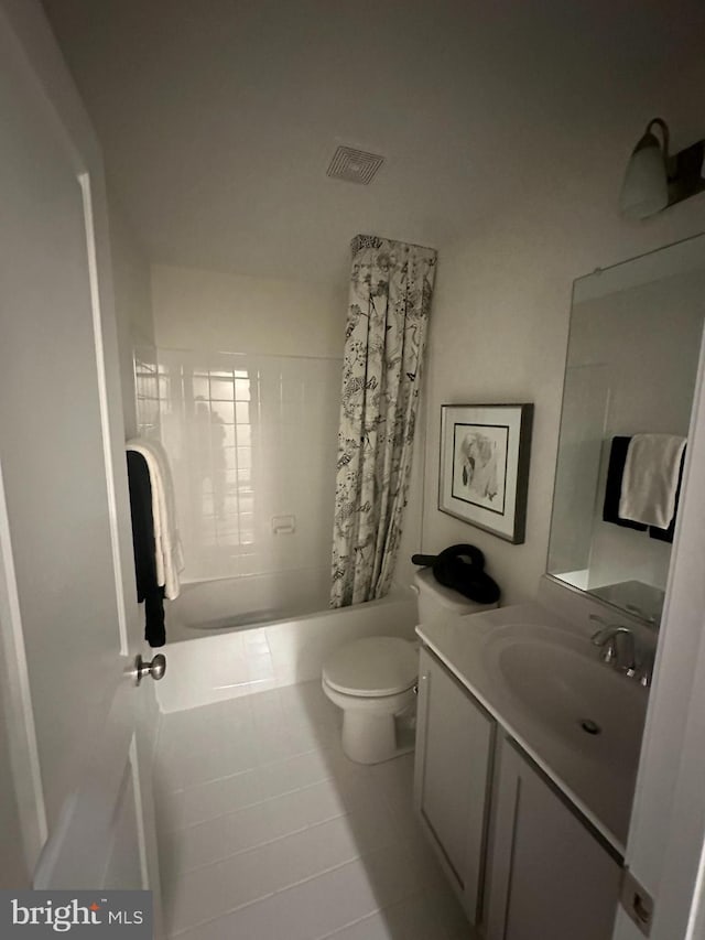 full bathroom featuring tile patterned floors, vanity, shower / tub combo, and toilet